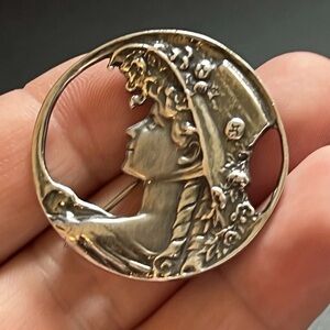 Vintage 925 Sterling silver Lady with Floral Hat Round Brooch Pin Pendant